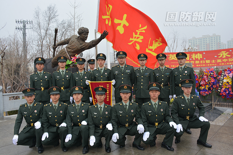 第39集团军某装甲团"梁士英连"与"士英小学"携手共建搞活革命传统教育