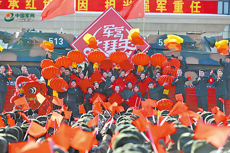 图为《军营大拜年》栏目走进新疆军区某红军师部队.作者提供
